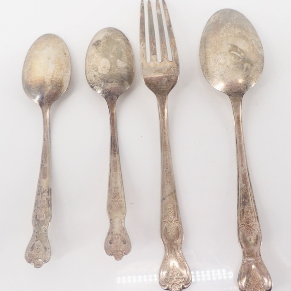 Antique Fork & 3 Spoons Wm.Rogers MFG Co Extra Silver Plate Inspiration Magnolia - Picture 2 of 10